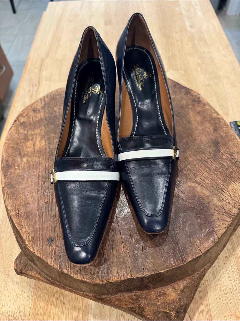 Vintage Brooks Brothers navy leather pumps size 7, made in Italy